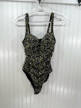 Nip Tuck Swim One Piece Swimsuit Size 8 Multi-Fit Cup Tummy Control